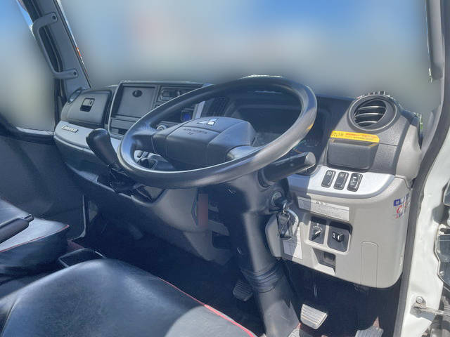 三菱ふそうキャンターアルミバン小型（2t・3t）[写真32]