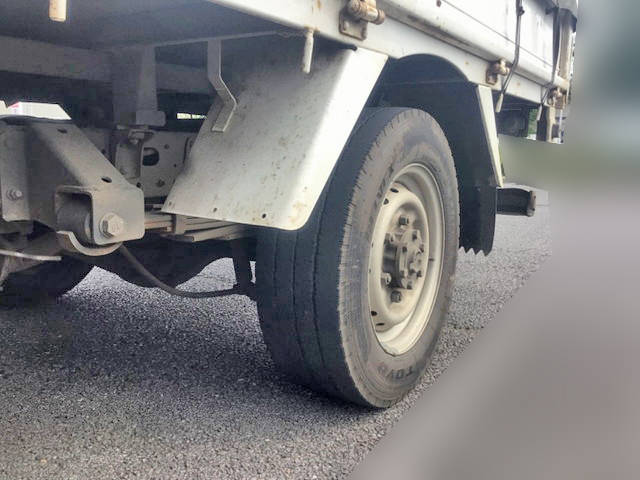 三菱ふそうキャンターガッツ平ボディ小型（2t・3t）[写真11]