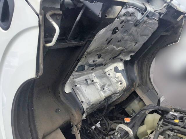 三菱ふそうキャンターガッツ平ボディ小型（2t・3t）[写真22]