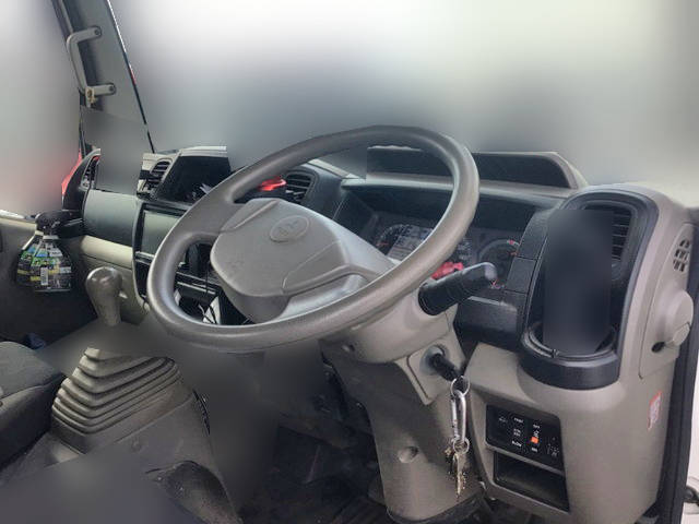 三菱ふそうキャンターガッツ平ボディ小型（2t・3t）[写真28]