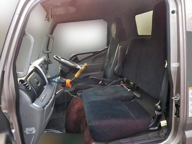 三菱ふそうキャンターアルミバン小型（2t・3t）[写真14]