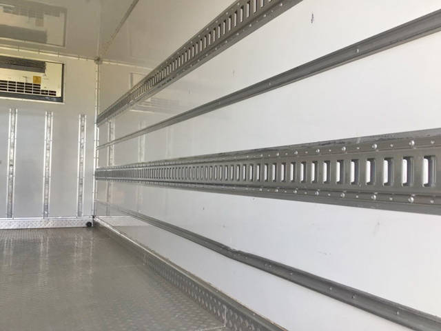 いすゞエルフ冷凍車（冷蔵車）小型（2t・3t）[写真10]