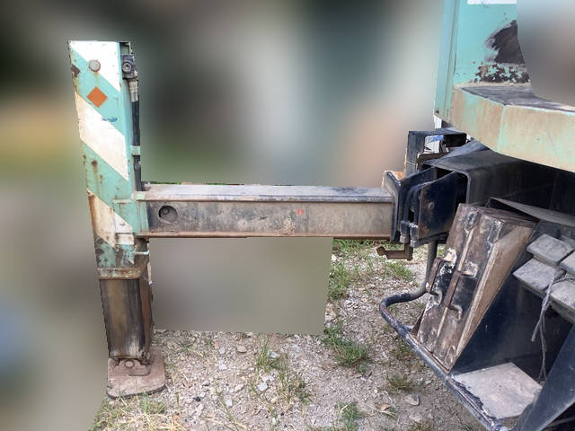 いすゞエルフ穴掘建柱車小型（2t・3t）[写真12]