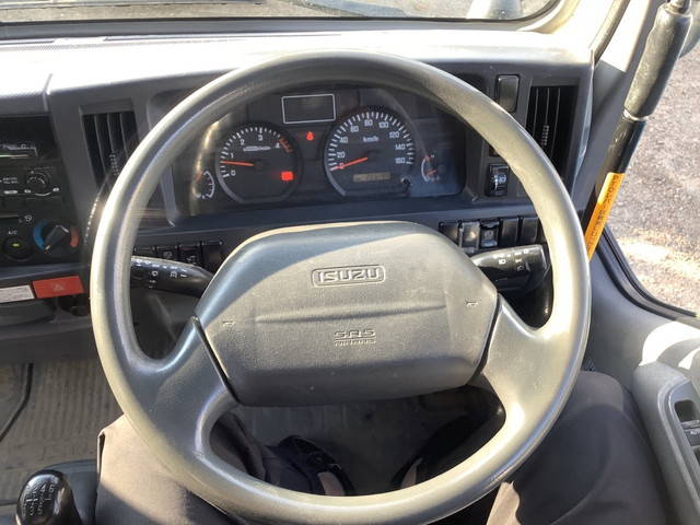 いすゞエルフ穴掘建柱車小型（2t・3t）[写真25]