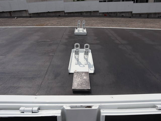 三菱ふそうキャンター平ボディ小型（2t・3t）[写真16]