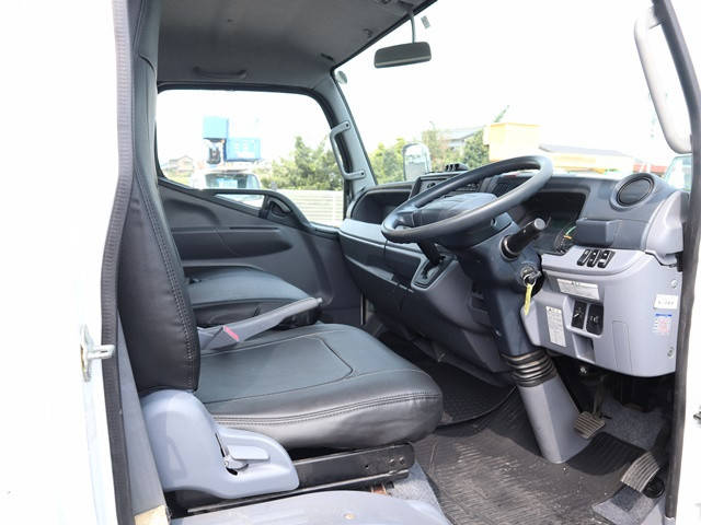 三菱ふそうキャンター平ボディ小型（2t・3t）[写真30]