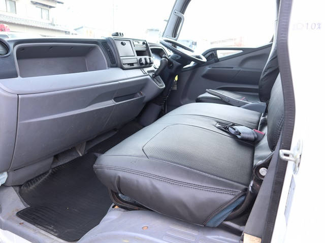 三菱ふそうキャンター平ボディ小型（2t・3t）[写真32]