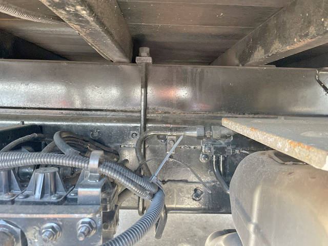 UDトラックスコンドルクレーン4段増トン（6t・8t）[写真18]