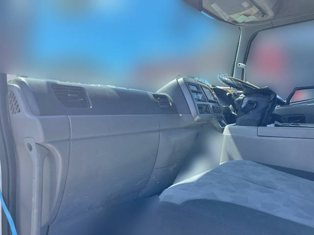 UDトラックスコンドルクレーン4段増トン（6t・8t）[写真28]