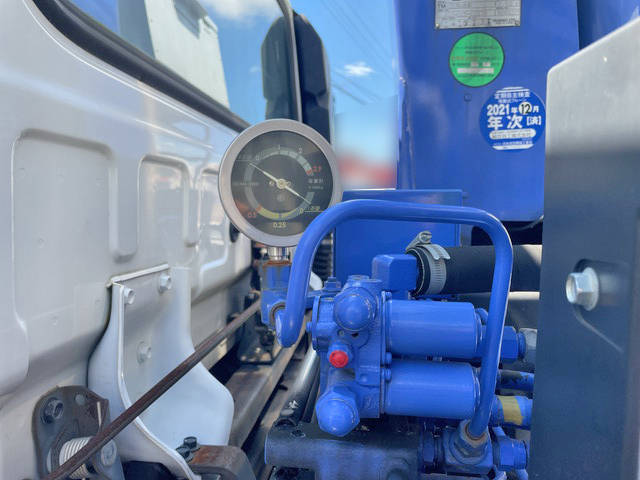 UDトラックスコンドルクレーン4段増トン（6t・8t）[写真08]