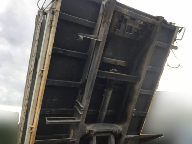 いすゞエルフローダーダンプ小型（2t・3t）[写真10]