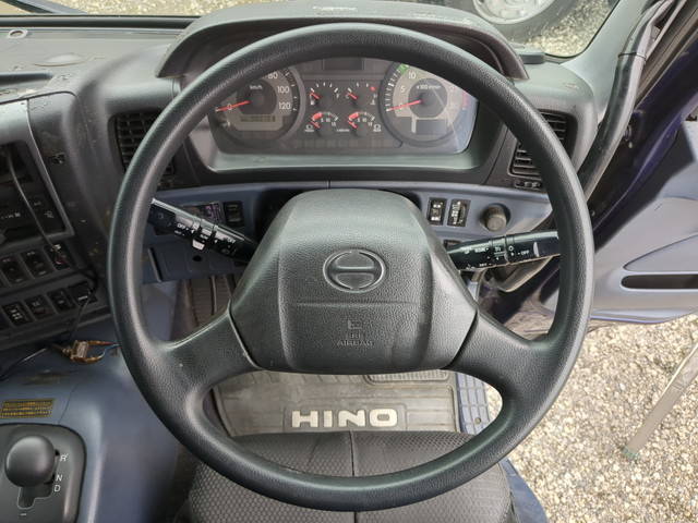 日野プロフィアアルミウイング大型（10t）[写真34]