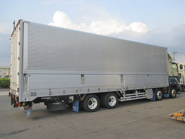 いすゞギガアルミウイング大型（10t）[写真02]