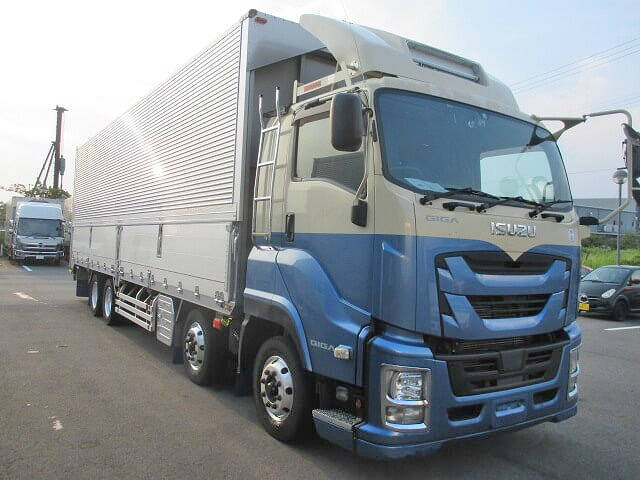 いすゞギガアルミウイング大型（10t）[写真03]