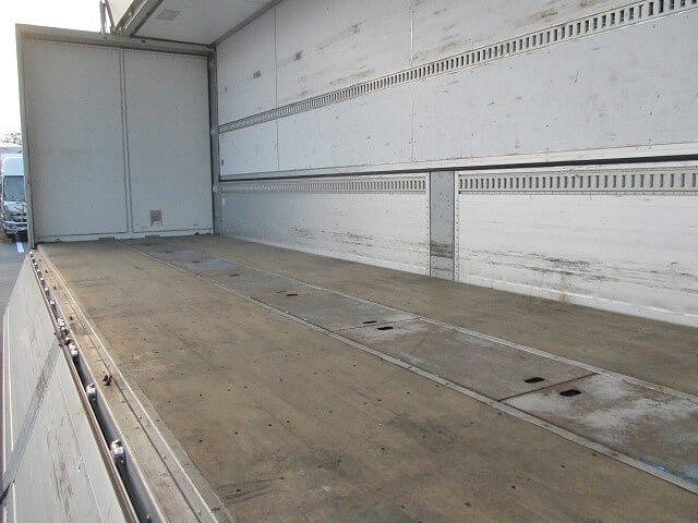 いすゞギガアルミウイング大型（10t）[写真04]