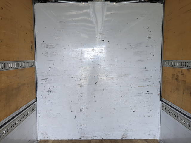 いすゞギガアルミウイング大型（10t）[写真12]