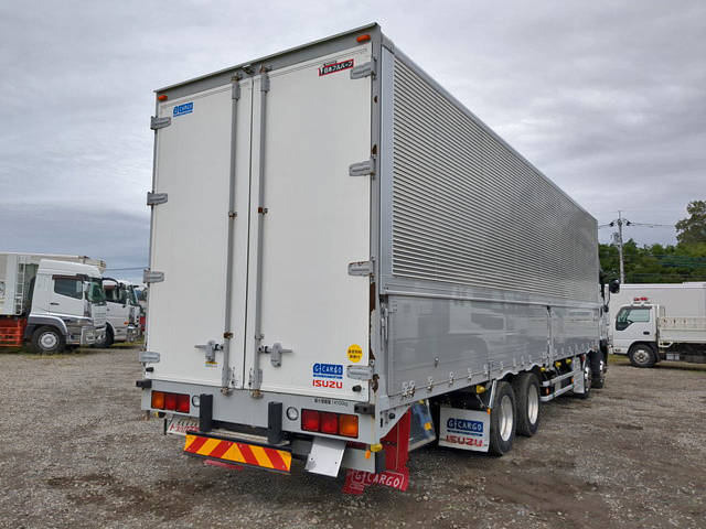 いすゞギガアルミウイング大型（10t）[写真02]