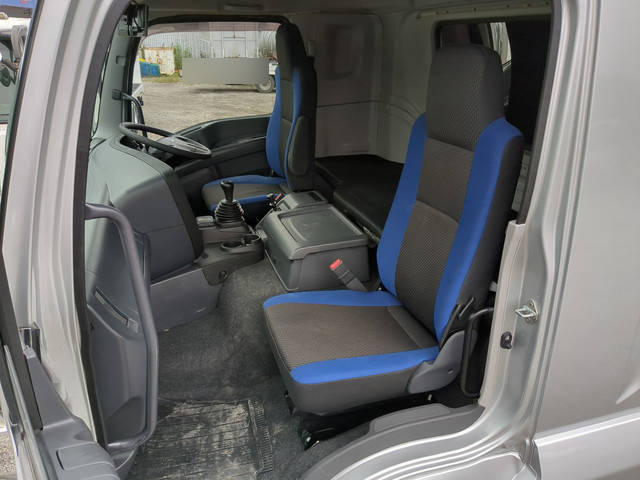 いすゞギガアルミウイング大型（10t）[写真27]