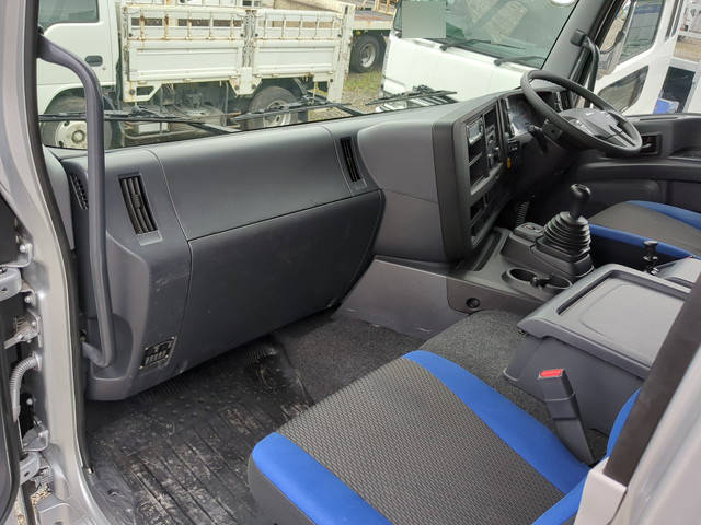 いすゞギガアルミウイング大型（10t）[写真29]