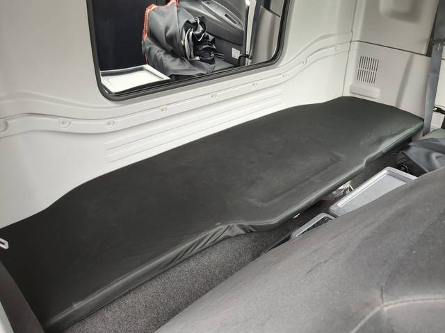 いすゞギガアルミウイング大型（10t）[写真31]