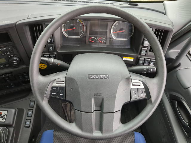 いすゞギガアルミウイング大型（10t）[写真33]