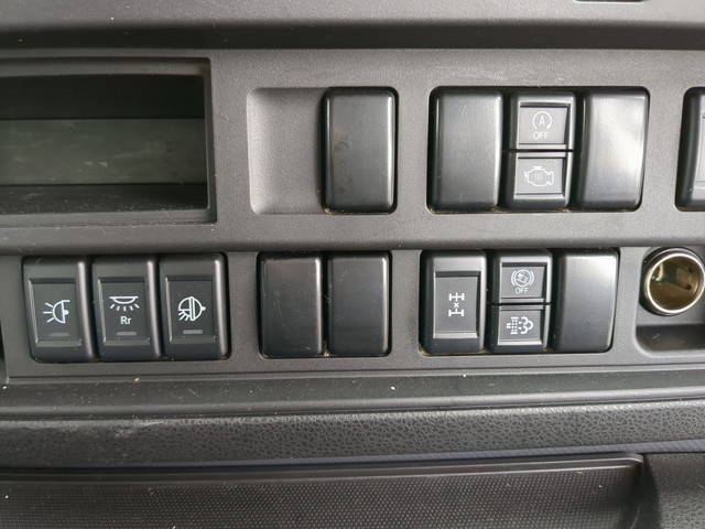 いすゞギガアルミウイング大型（10t）[写真37]