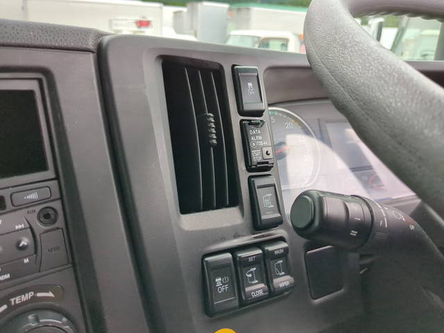 いすゞギガアルミウイング大型（10t）[写真38]