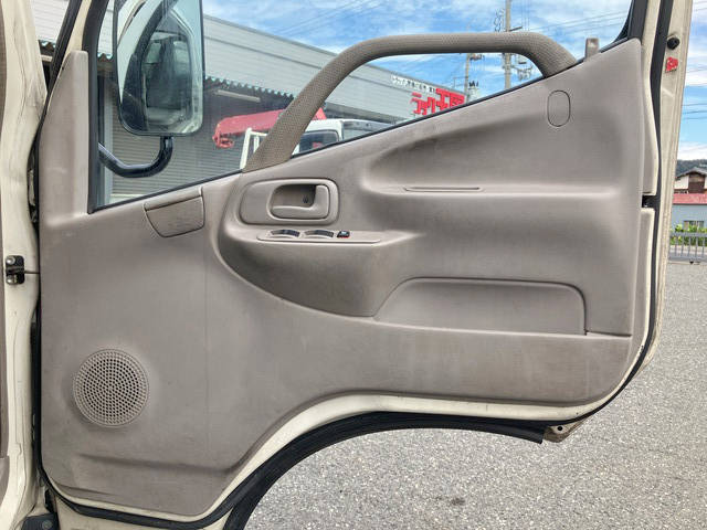 日野デュトロパネルバン小型（2t・3t）[写真31]