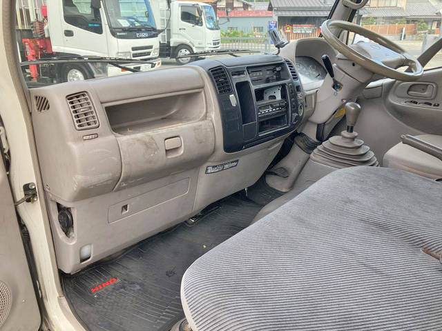 日野デュトロパネルバン小型（2t・3t）[写真32]