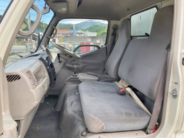 日野デュトロパネルバン小型（2t・3t）[写真33]