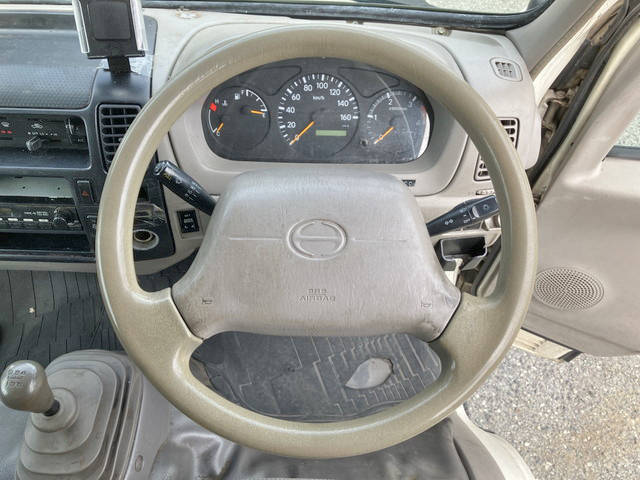 日野デュトロパネルバン小型（2t・3t）[写真38]