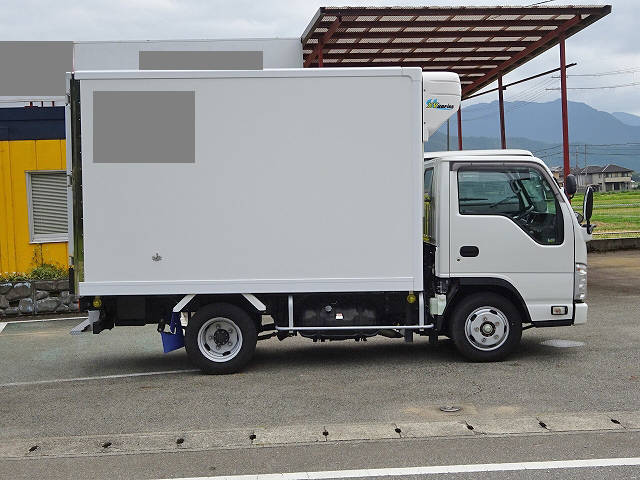 いすゞエルフ冷凍車（冷蔵車）小型（2t・3t）[写真03]