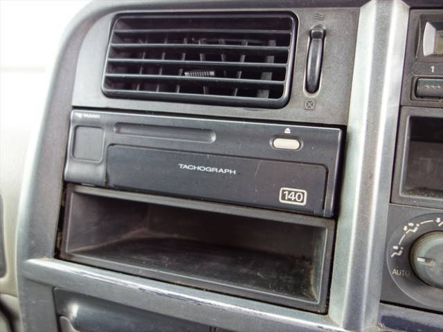 三菱ふそうファイターコンテナ専用車増トン（6t・8t）[写真24]