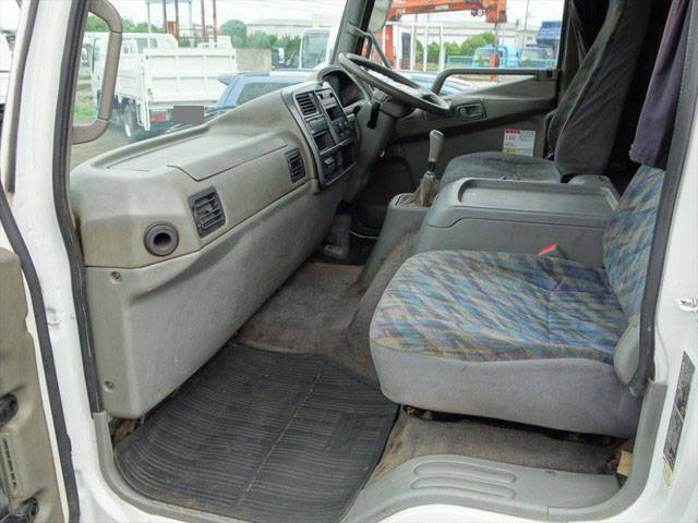 三菱ふそうファイターコンテナ専用車増トン（6t・8t）[写真26]