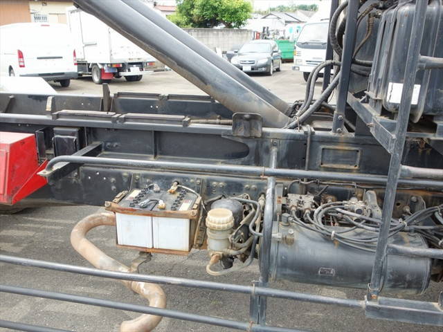 三菱ふそうファイターコンテナ専用車増トン（6t・8t）[写真08]