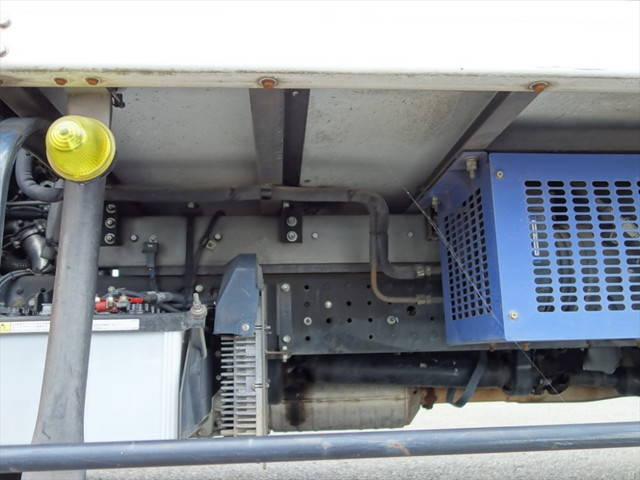 三菱ふそうキャンター冷凍車（冷蔵車）小型（2t・3t）[写真05]