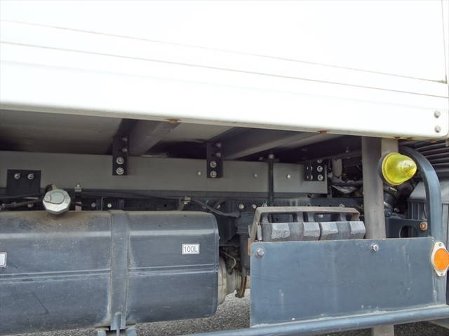 三菱ふそうキャンター冷凍車（冷蔵車）小型（2t・3t）[写真08]