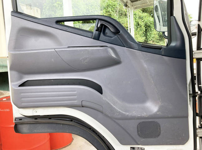 三菱ふそうキャンター平ボディ小型（2t・3t）[写真26]