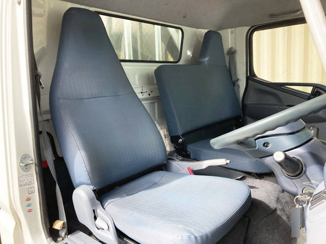 三菱ふそうキャンター平ボディ小型（2t・3t）[写真31]