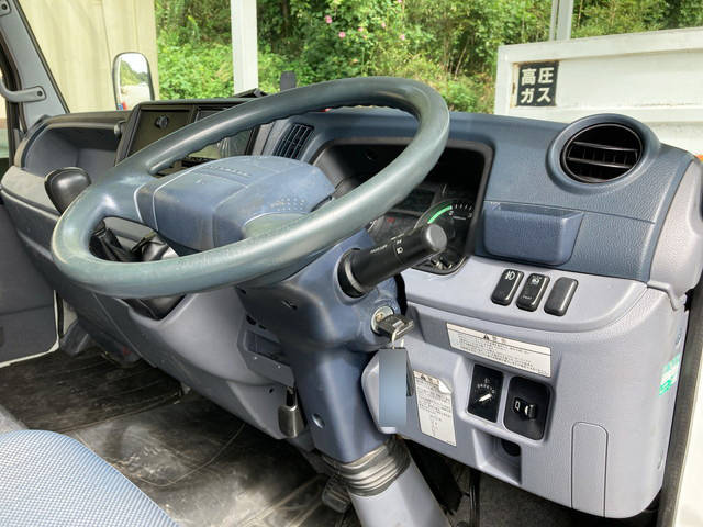 三菱ふそうキャンター平ボディ小型（2t・3t）[写真32]