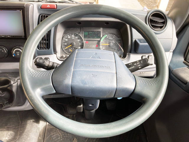 三菱ふそうキャンター平ボディ小型（2t・3t）[写真33]