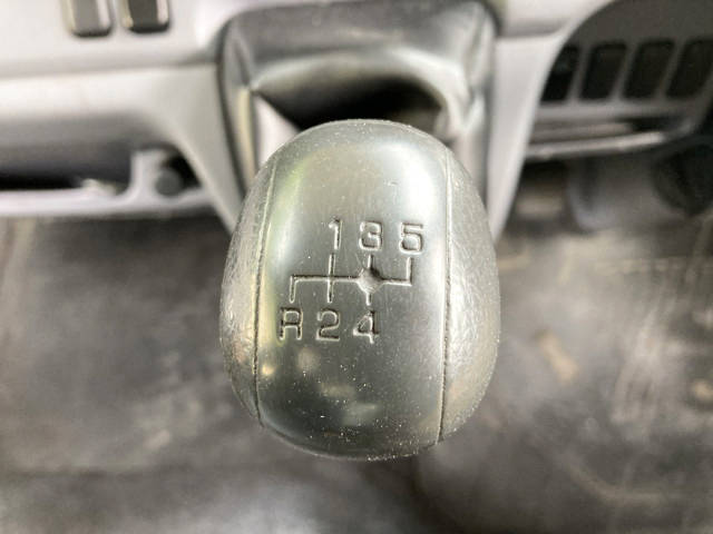 三菱ふそうキャンター平ボディ小型（2t・3t）[写真37]