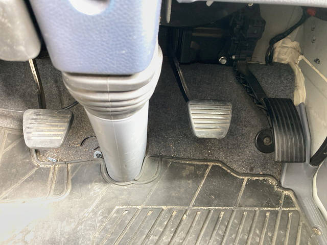 三菱ふそうキャンター平ボディ小型（2t・3t）[写真38]