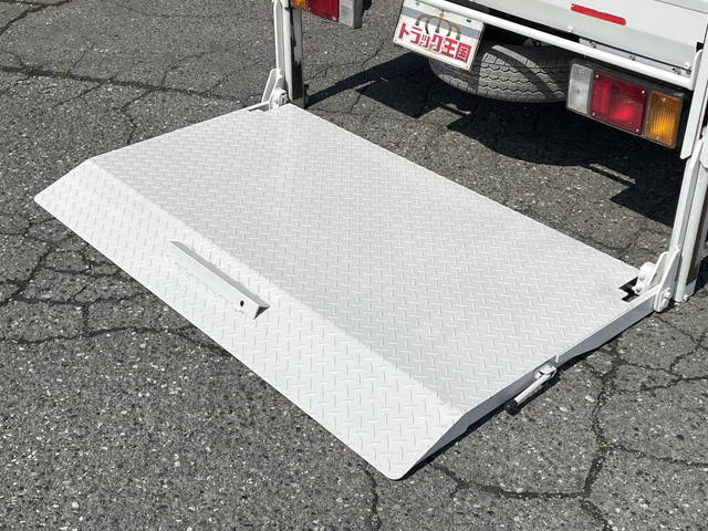 いすゞエルフダブルキャブ（Wキャブ）小型（2t・3t）[写真16]