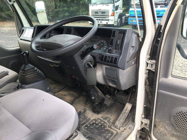 いすゞエルフダブルキャブ（Wキャブ）小型（2t・3t）[写真28]