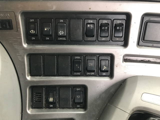 UDトラックスクオンアルミブロック大型（10t）[写真36]