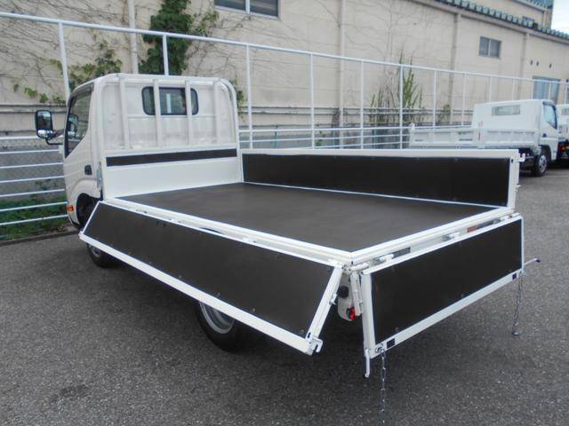 日野デュトロ平ボディ小型（2t・3t）[写真13]