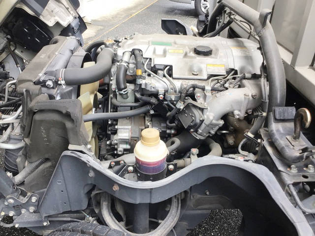 三菱ふそうキャンターアルミウイング小型（2t・3t）[写真22]