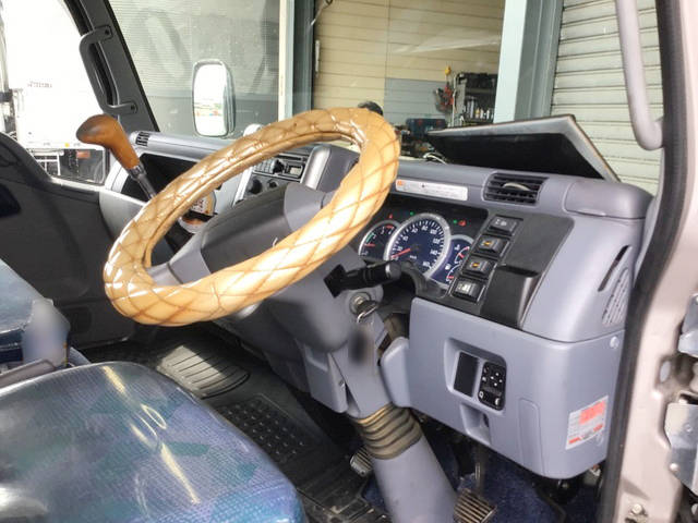 三菱ふそうキャンターアルミウイング小型（2t・3t）[写真29]