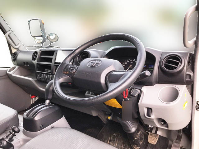 トヨタトヨエースパネルバン小型（2t・3t）[写真17]